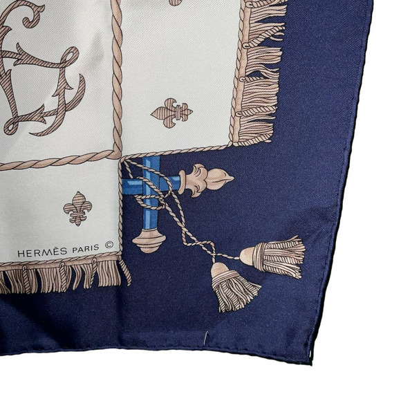 Hermes “VU DU CAROSSE  DE” 100%bSilk Scarf 90cm Square - Picture 4 of 16